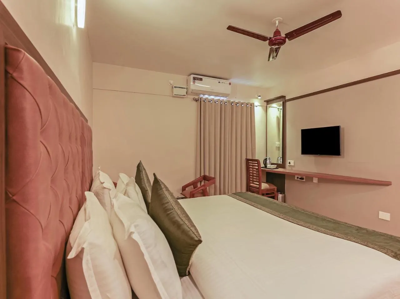 Hotel Treebo Goodland Residency Thiruvananthapuram