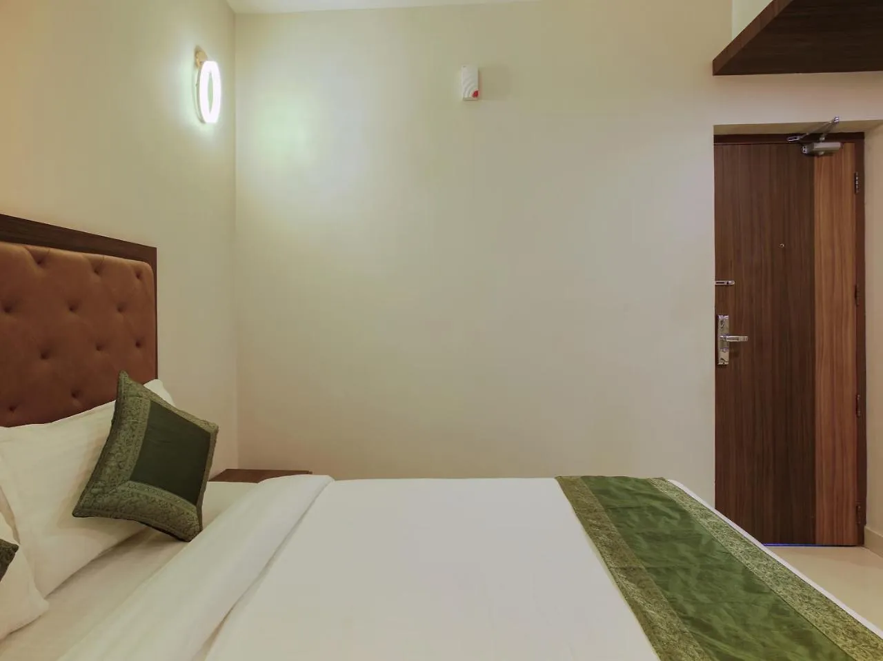 Hotel Treebo Goodland Residency Thiruvananthapuram